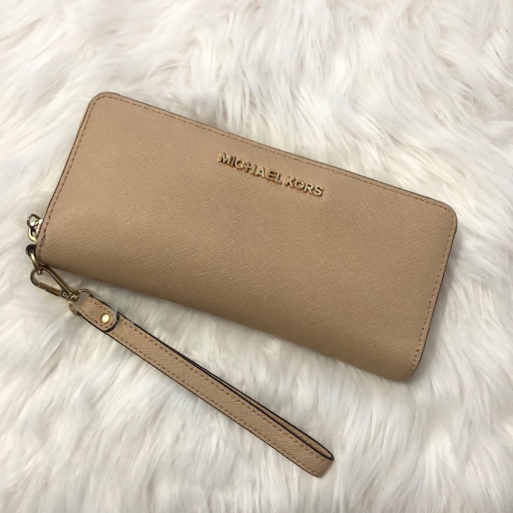 Blush Tan Michael Kors Jet Set Wallet